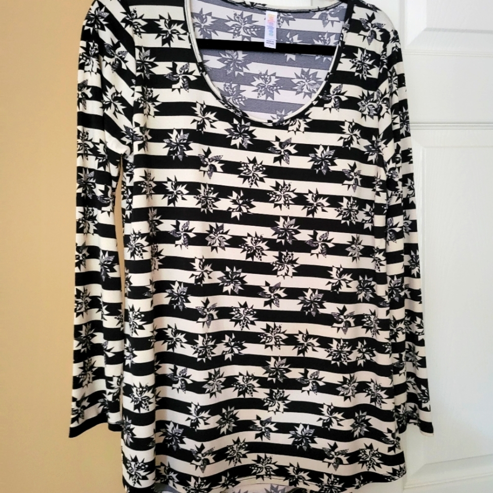 Lularoe Lynnae top